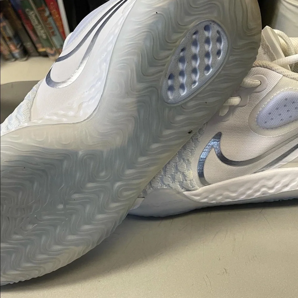 7.5 NIKE KD TREY - Picture 3 of 12